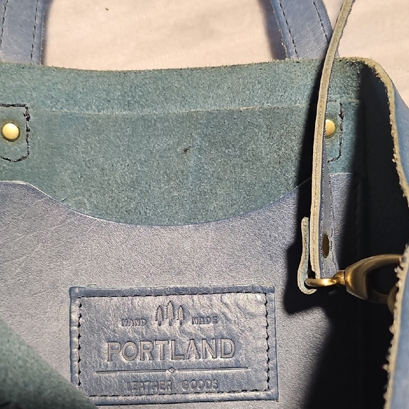 Portland Leather Blue Tote with Adjustable Strap - Picture 2 of 6